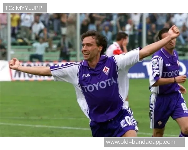 现代足球前锋的演变与战术分析:从传统射手到全能攻击手的转变与影响 现代足球前锋的演变与战术分析:从传统射手到全能攻击手的转变与影响