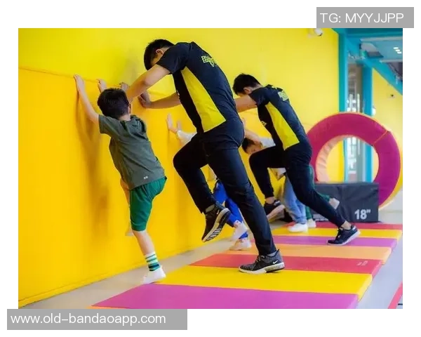 足球传球技巧与团队配合的深度反思与实践探索 足球传球技巧与团队配合的深度反思与实践探索