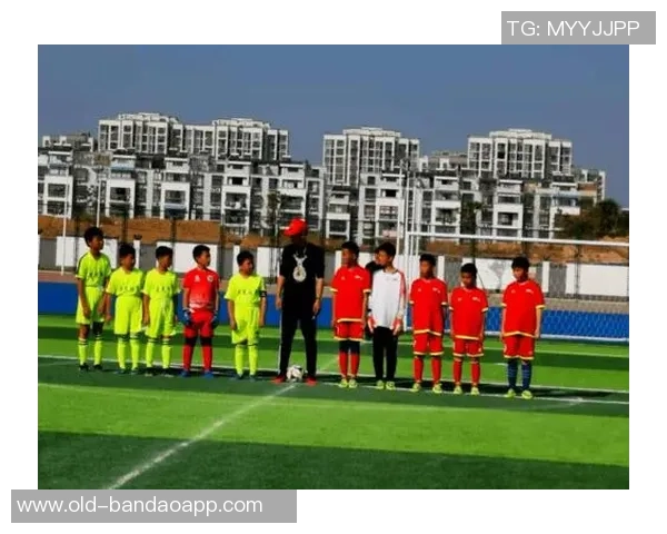 蜀魂足球队奋勇争先展现团队精神与拼搏精神的精彩瞬间 蜀魂足球队奋勇争先展现团队精神与拼搏精神的精彩瞬间